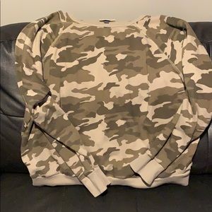 Super cute xl camo sweatshirt